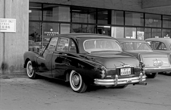 58-2c (066-16) 1958-62 Daimler Majestic  4dr Saloon.jpg